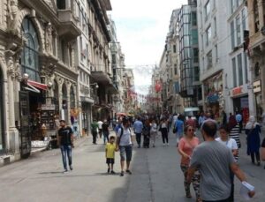 Esnaf İstiklal Caddesi’ni terk etti, dükkanlar boş kaldı