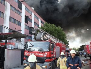 İstanbul Davutpaşa’da bir fabrikada yangın çıktı