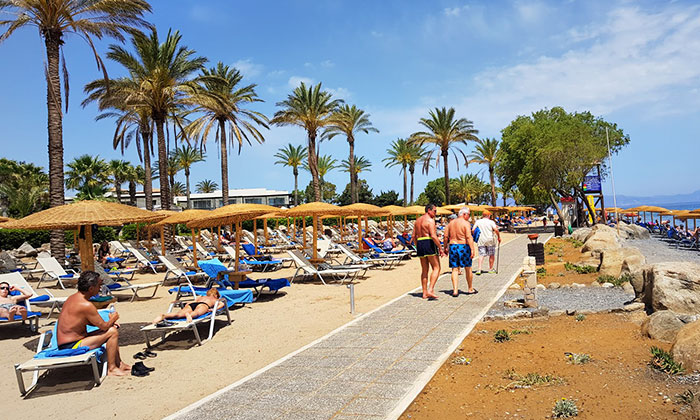 Çeşme Paraliya Beach Club, ağaç kestiği için kapatıldı