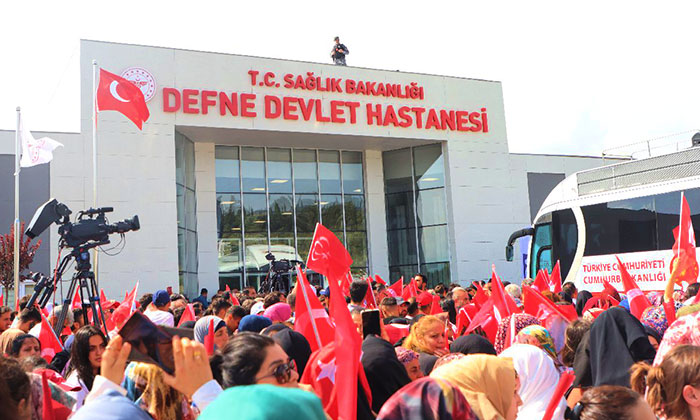 Defne Devlet Hastanesi’nin dışı başka içi başka…